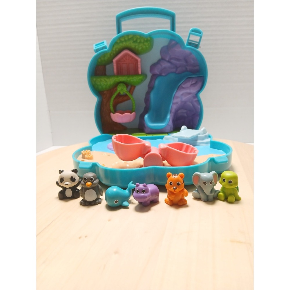 Lakeshore Learning Carry Case Animal Playset Beach Paw Print Blue w/ 7 Animals